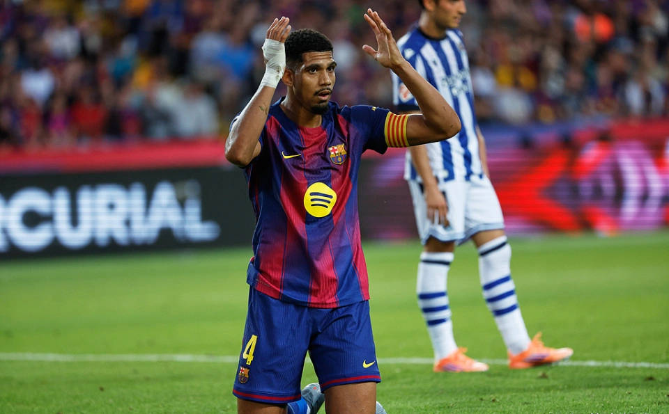 巴萨铁闸阿劳霍抢人头！球队留用是否明智？