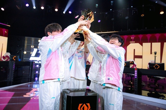 LPL:BLG亮出名为“信念”的剑,向世界宣告LPL正重回先锋