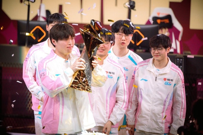 LPL:BLG亮出名为“信念”的剑,向世界宣告LPL正重回先锋