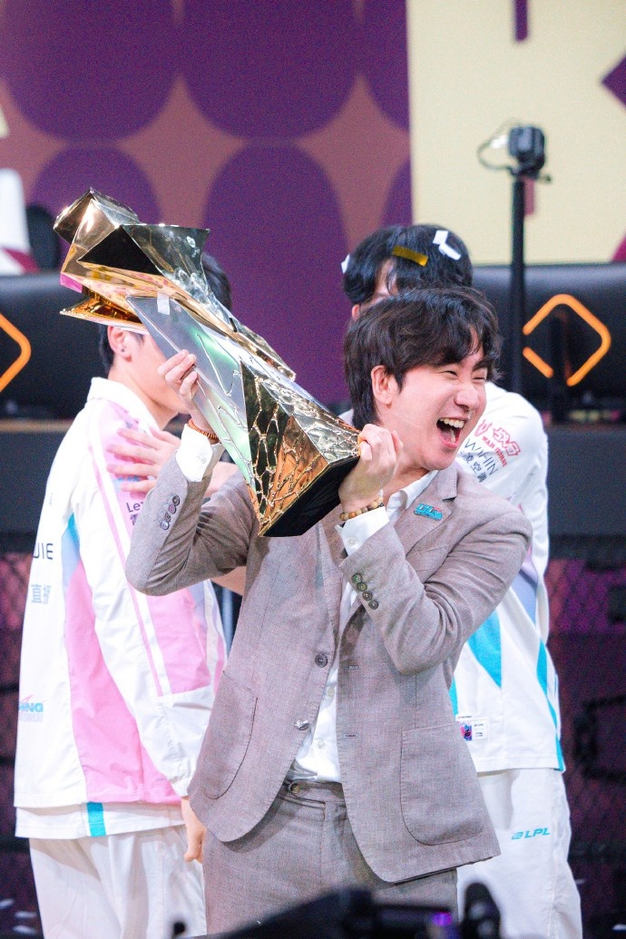 LPL:BLG亮出名为“信念”的剑,向世界宣告LPL正重回先锋